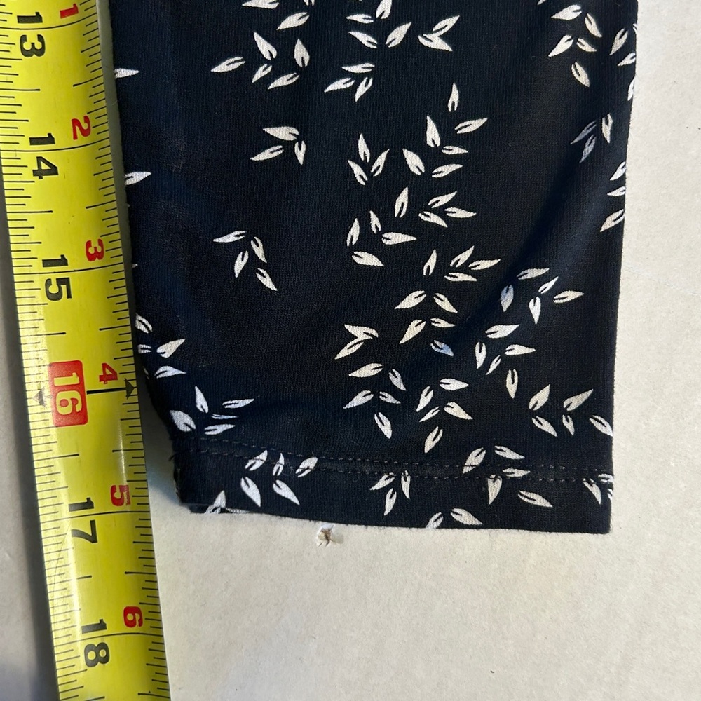 J Jill Wearever Collection Black w/Delicate White Leaf Print Tunic Top. Sz S - Picture 12 of 12